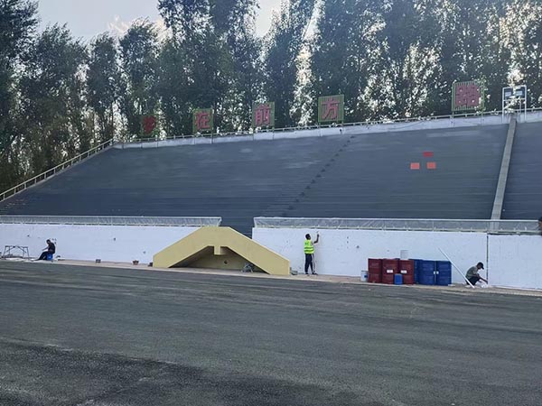 体育看台喷涂聚脲施工