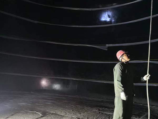 电厂除盐水箱喷涂聚脲防腐施工